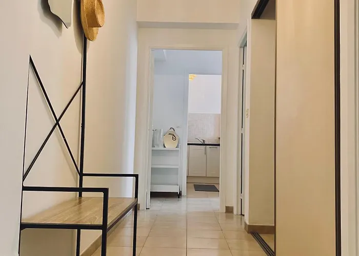 Au Coin Du Pin * מנטון